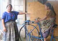 El objetivo de la ONG es reparar las bicicletas, construir las máquinas y venderlas a muy bajo precio. Foto: mayapedal.org.